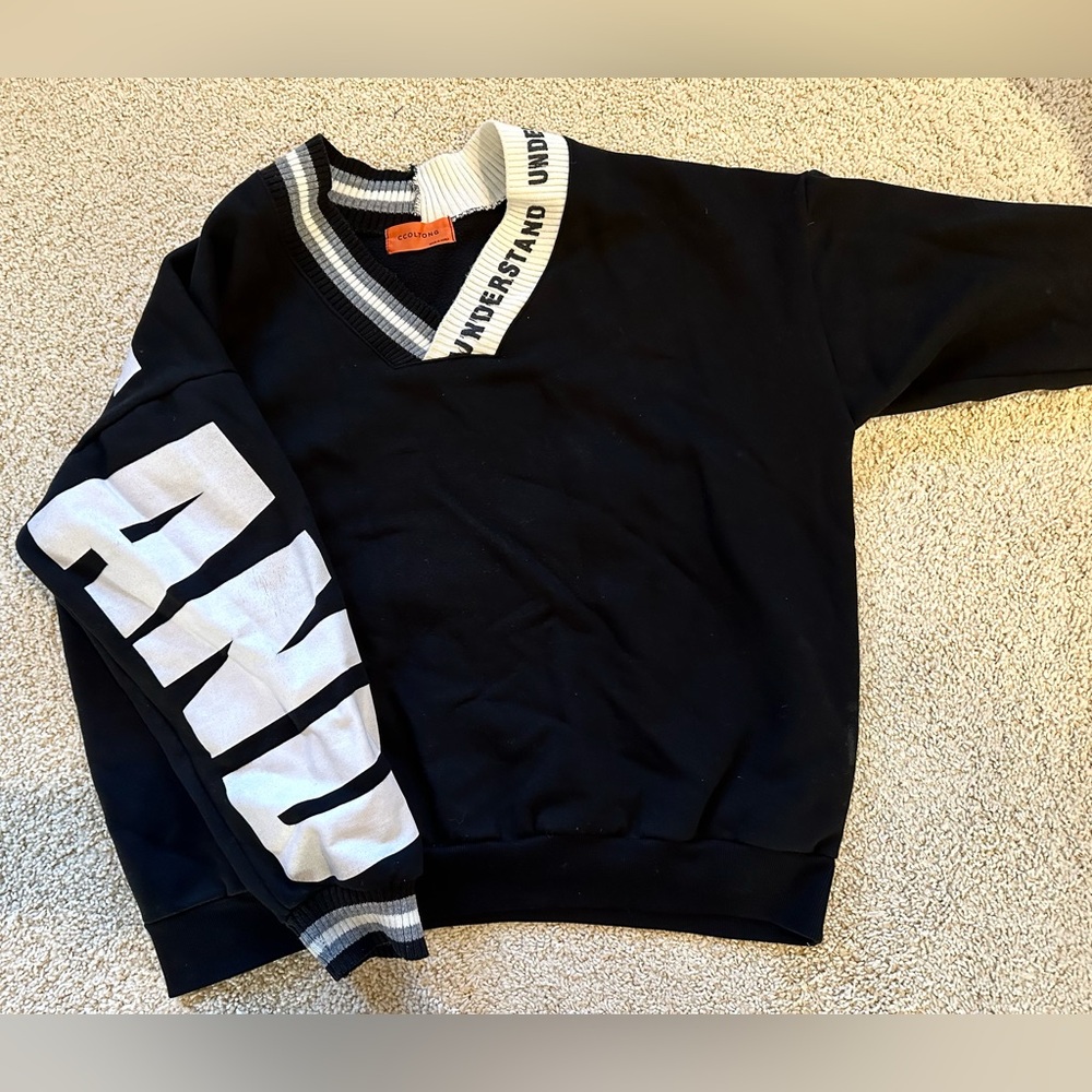 Oversized graphic lettering black/white v neck sweatshirt Onesize fits XS - XL
